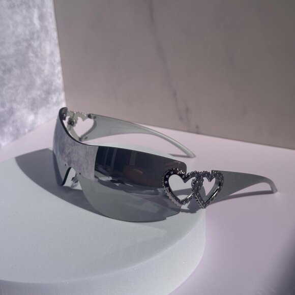 Y2K Rimless Sunglasses for Women, Unisex in Silver. Trendy Gradient Wrap-Around - Picture 3 of 7